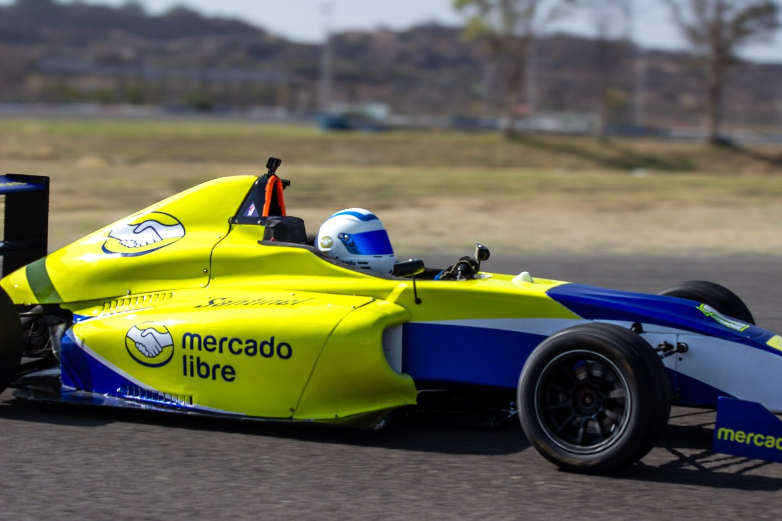 Monoplaza F4 en pista