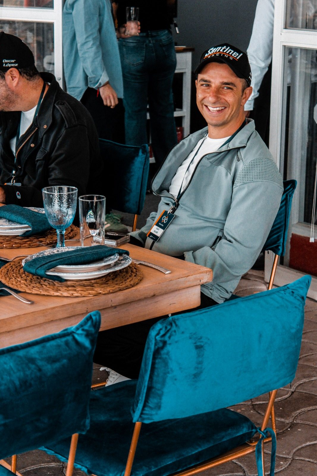 Invitado disfrutando el hospitality de un evento Track2Deal